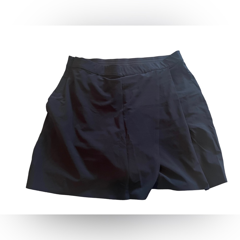 Athleta Black Active Shorts Size 10 like new condition tried on only
